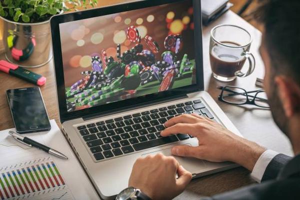 A Closer Examination of Bonuses Available at an online casino Singapore Site
