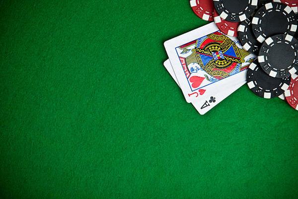 A Practical Comparison of Features on migliori poker room